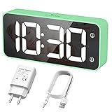Gran Pantalla LED: Este reloj despertador digital cuenta con una pantalla de espejo LED grande de 5,6 pulgadas. Su fuente de visualización de pantalla grande es muy fácil de leer y se puede ver la hora claramente incluso si esta lejos. Debido a su simplicidad, este reloj digital de alta calidad es la mejor opción de reloj despertador para su dormitorio.