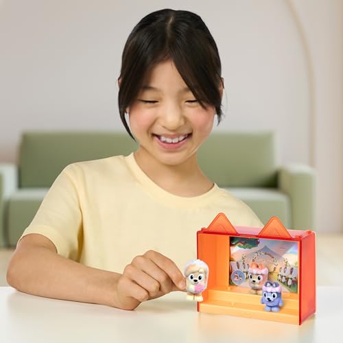 Bluey Fuzzies Episode Pack: The Sign. With 3 Specially Flocked Collectible Mini-Figures (Incl. 1 Exclusive), Display Case - Image 3