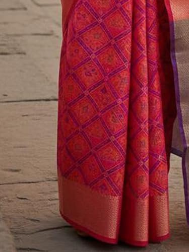 Image of AKHILAM Women's Kanjivaram Woven Soft Silk Saree With Blouse Piece