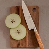 Entretien et assurant : Il est conseillé de nettoyer la lame et le manche à l’eau tiède après chaque utilisation, sans jamais le laisser tremper, séchez soigneusement avec un chiffon propre, pour préserver la beauté du bois d’olivier, appliquez occasionnellement une fine couche d’huile alimentaire, cela évitera le dessèchement du bois et assurantra la longévité de votre couteau, les couteaux de la collection 100% forgés ont une assurant de vie limitée