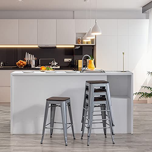 Set de 4 Butacos Metálicos sin Respaldo de 26" (Plata) | Taburetes para Isla de Cocina con Asiento de Madera, Estilo Industrial y Apilables, para Comedor, Granja y Cafetería miniatura 3
