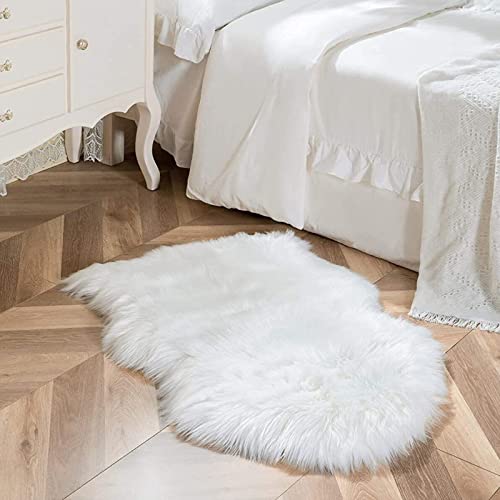 HEQUN Faux Lammfell Schaffell Teppich Kunstfell Dekofell Lammfellimitat Teppich Longhair Fell Nachahmung Wolle Bettvorleger Sofa Matte (60 x 90 cm, Weiß)