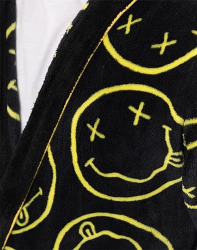 Albornoz de Nirvana negro con capucha para tus días de descanso en casa 6