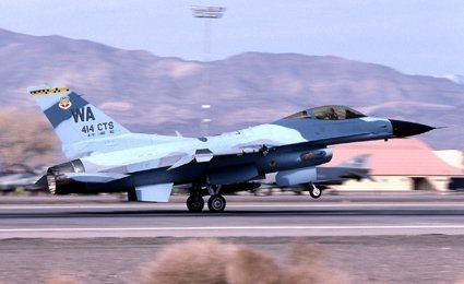 Amazon | 1 / 48 F - 16 Cファイティングファルコン