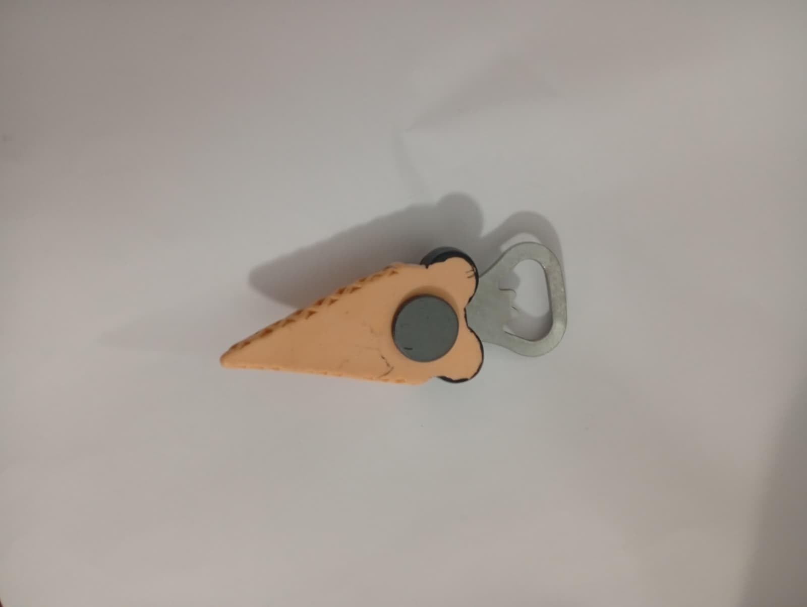Şişe Kapak Açacağı, Figürlü Buzdolabı Mıknatıslı – Metal Şişe Açacağı, Güçlü Mıknatıslı, Dekoratif ve Pratik Kullanım (1, Sarı SüngerBob)