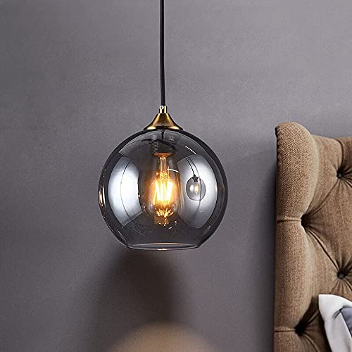 Suspension en verre globe gris fumé pour corriger un couloir sombre et triste