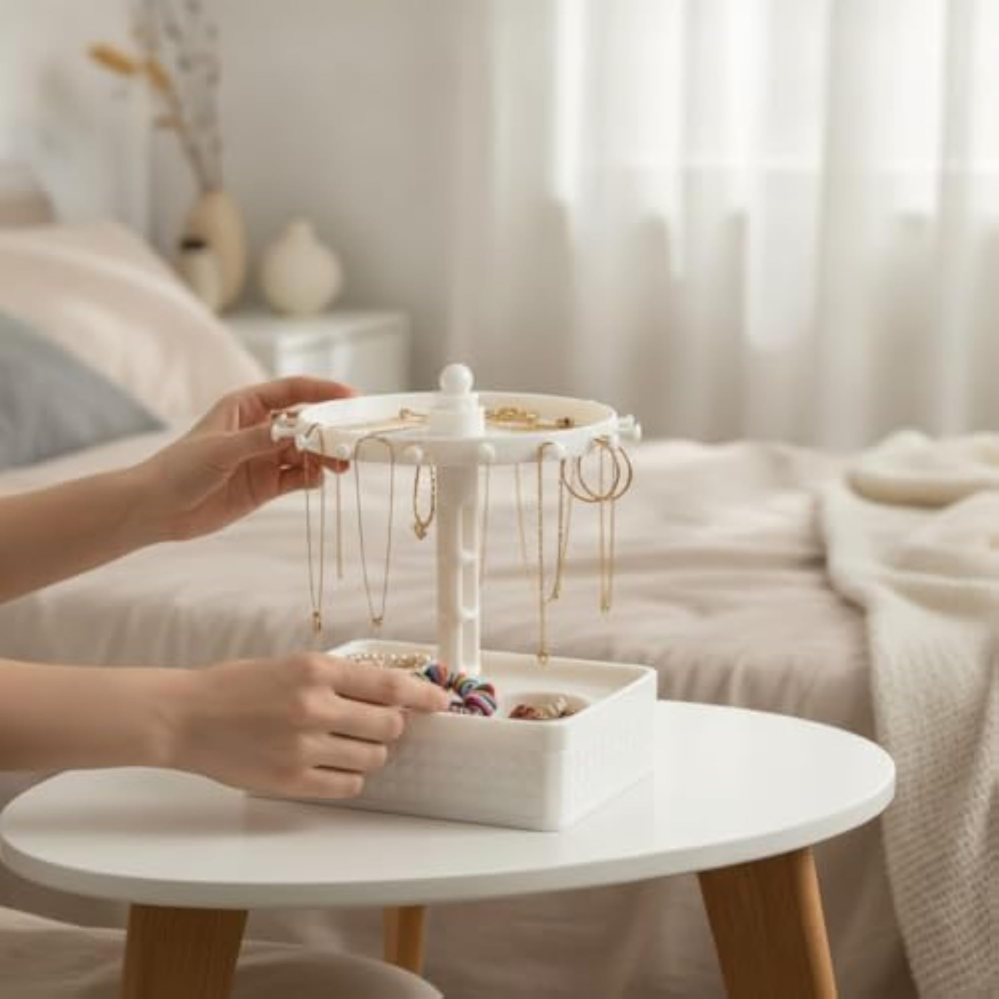 Tangletangle-Resistant Rotating Jewelry Organizer