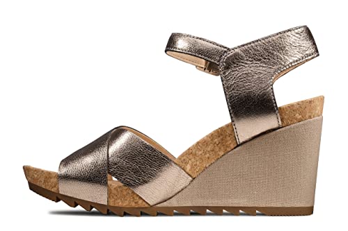 These Clarks Flex Sun combine soft leather straps, a secure buckle fastening and 8cm wedge heel for enhanced comfort, flexibility and grip while being stylish too.