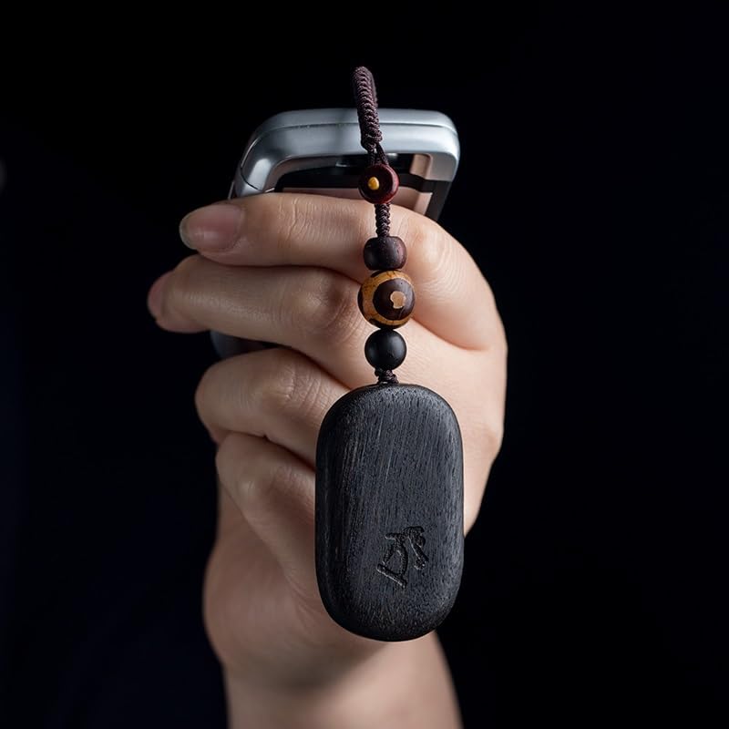 Llaveros para Hombre Colgante de llavero de coche de madera con el significado de paz y seguridad, colgante de mochila de regalo retro for hombres y mujeres, adornos de llavero Llavero Coche