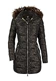 Das leicht taillierte Modell in verlängerter Passform präsentiert sich mit gesteppter Daunenfüllung sowie modernem Camouflage-Muster. Pelz an der abnehmbaren Kapuze, Details an den Schultern in Lederdesign als auch ein kontrastierendes Innenfutter setzen modische Akzente, während zwei Taschen und ein Zweiwege-Reißverschluss das Gesamtbild funktional abrunden.