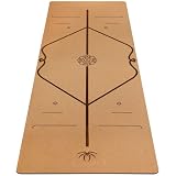 🧘【Fácil de Llevar y Limpiar】La esterilla de yoga es ligera (pesa solo 1,2 kg), es fácil de enrollar y viene con una correa para el hombro para facilitar el almacenamiento y el transporte, por lo que puede llevarla fácilmente al gimnasio o a donde quiera ir. Además, la esterilla yoga corcho natural de fácil cuidado evita la formación de bacterias y olores, es antibacteriana y a prueba de olores y no produce moho.