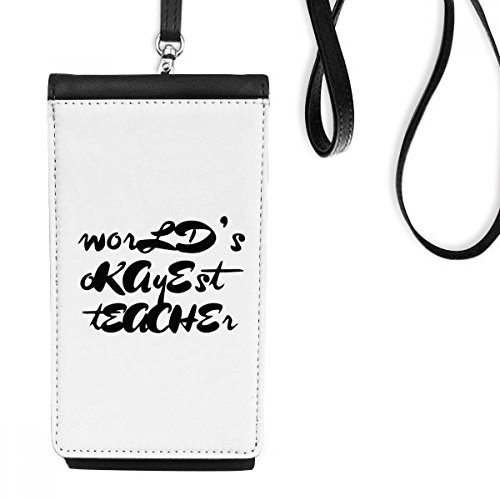 Smartphone colgando monedero negro de cuero con cita para regalo