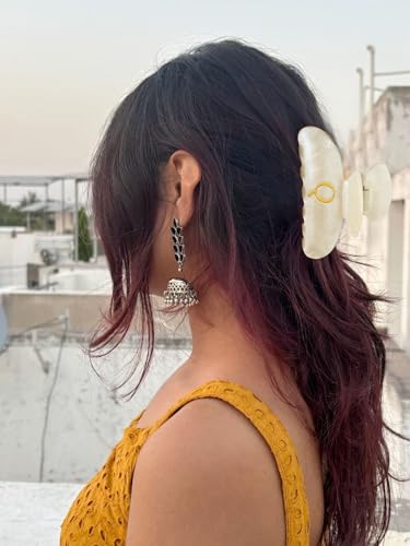 Image of LILIE&WHITE Acrylic Letter Hair Clips For Women Stylish Q Initial Hair Claw Alphabet Hair Clip Fashion Glitter Monogram Claw Clip Elegant And Durable Hair Accessory Large Hair Clips Q