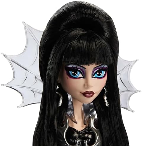 Monster High - Bebek, Elvira, Karanlık Büyünün Hanımı, Koleksiyon Figürü Siyah Suni Deri Elbise, Gümüş Batwing Cape ve Yüksek Kaliteli Aksesuarlı, HYV99 - Görsel 6