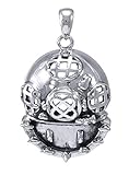 scafandro palombaro con orologio Il ciondolo a forma di scafandra antica in argento sterling è un pezzo unico che ti farà evocare i tempi passati delle immersioni e ti farà sognare con i miti e le leggende che circondano il mare.