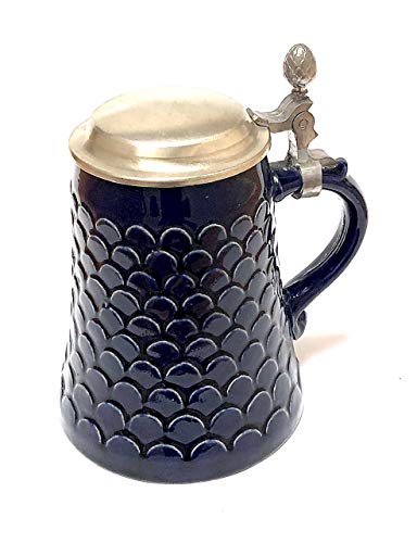 RB Blauer Steingutkrug mit Schuppenmuster und Zinndeckel, 0,5 cm