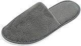 Zur leichten Entnahme wurden die Hotelschlappen paarweise in 10 Beutel verpackt. Die Einmalslipper sind nicht waschbar, leichte Verunreinigungen können jedoch mit einem feuchten Tuch abgewischt werden.