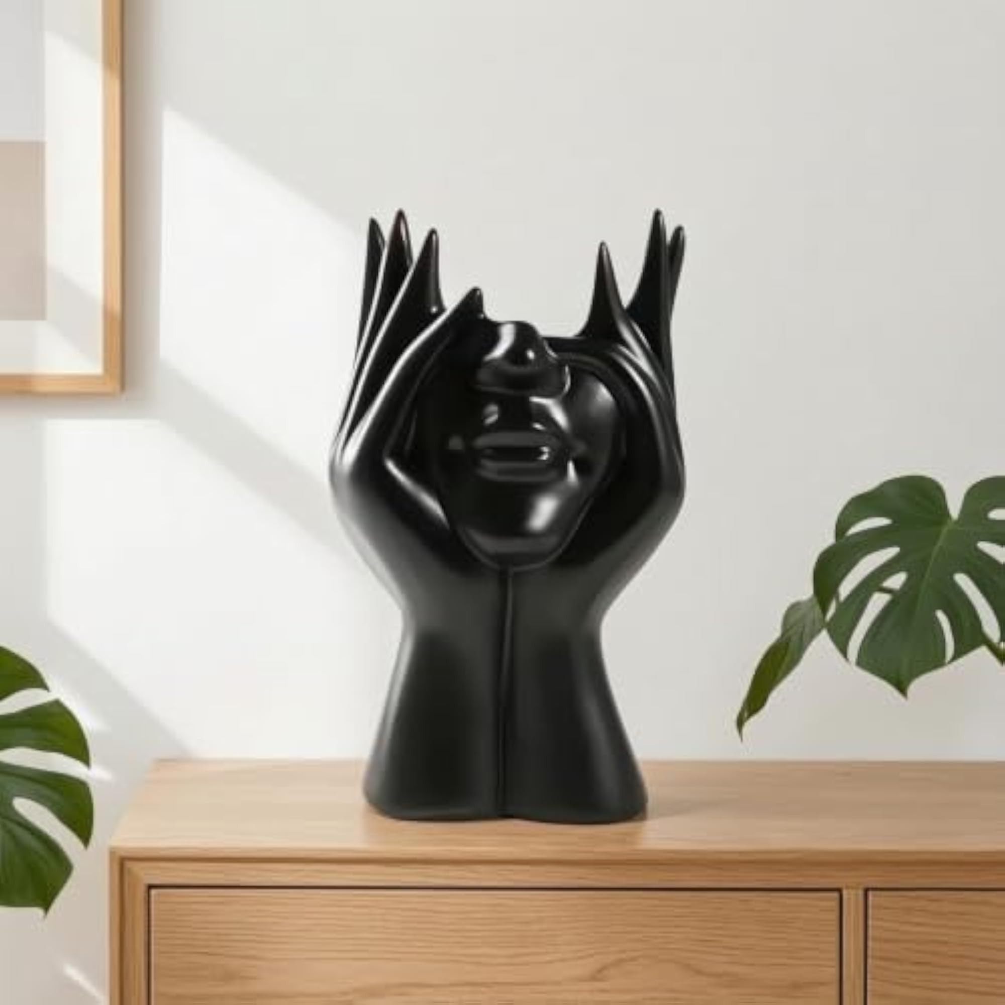 Glossy Makeup Brush Holder, Decorative Sculptural Design