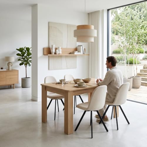 Mesa de comedor de roble y 4 sillas giratorias que evitan rayar el suelo de madera 4