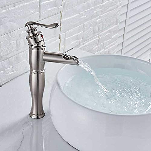 Robinet d'évier cascade en nickel brossé pour une salle de bain moderne