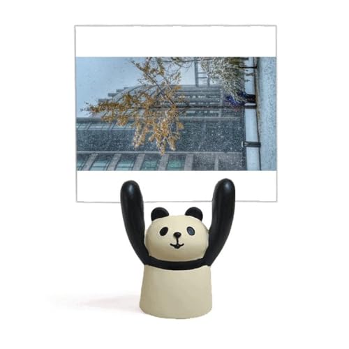 Décoration panda cartoon avec mémo et photo de ville enneigée pour bureau