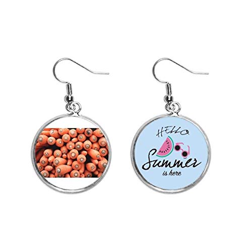 Pendientes de sandía con fotografía vegetal realista y coloridas zanahorias frescas de verano