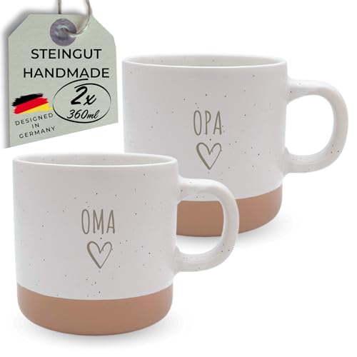 HerzHolzPapier® Steingut-Tassen Set OMA und OPA – 2x 360 ml – Handgefertigte Keramik Kaffeetassen – Spülmaschinen- & Mikrowellenfest – Rustikales Design in Sprenkeloptik – Geschenk für Oma und Opa