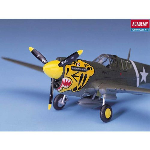 Academy P-40E Warhawk coffret de modélisme idéal pour offrir aux passionnés - 3