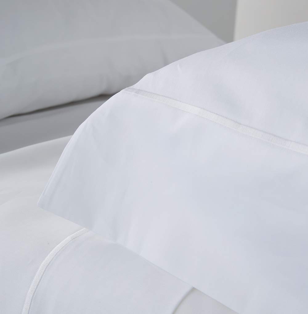 COTTON ARTean Set di lenzuola 200 x 200 raso cotone egiziano 300 fili LEUNA bianco 4 pezzi: sopra, 2 federe per cuscino, lenzuolo regolabile