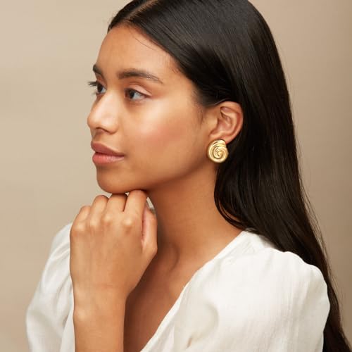 MUYAN Gold Ocean Conch Earrings for Women Fashion Spiral Shell Stud Earrings Beach Jewelry2