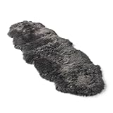Nordic Sheep Lammfell Teppich 170x60 cm | Lammfell Echt kann auf dem Sofa oder Bett verwendet Werden, ist Gross Atmungsaktiv & Wärmeregulierend | Farbe: Dunkelgrau