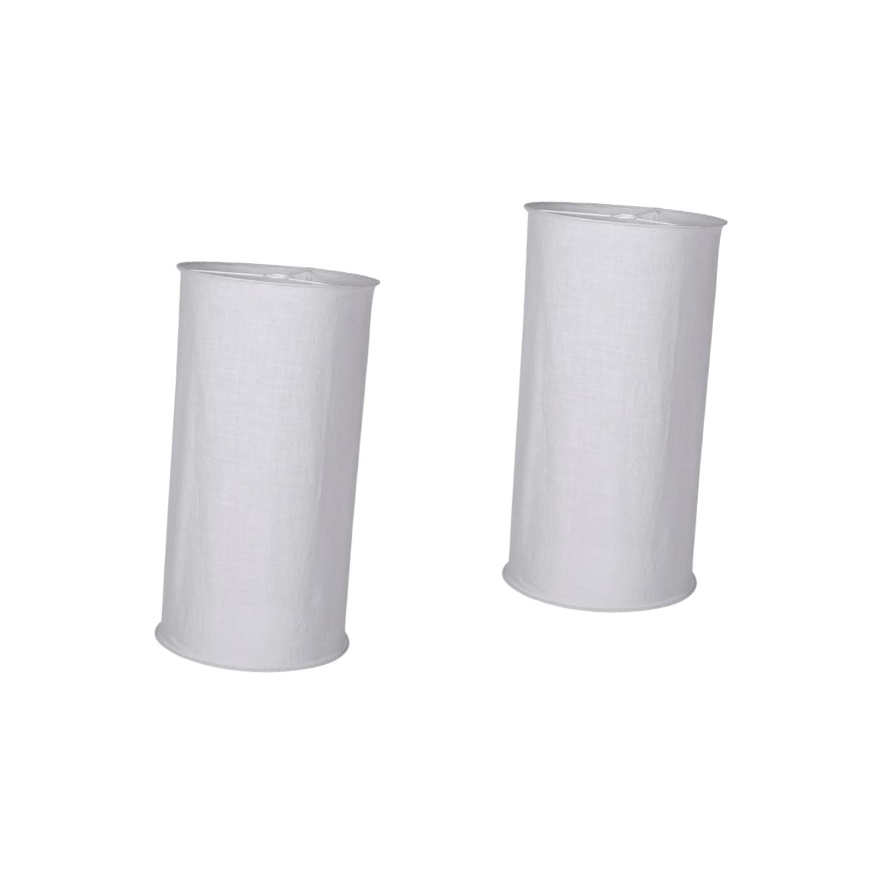 Pantallas de tela para lámparas de mesa y suelo que crean un ambiente cálido en el salón