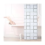 Eigenschaften: Wasserabweisender, schnelltrocknender Badewannenvorhang mit Montagematerial für die Decke