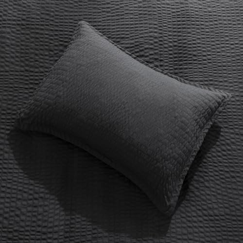 Image of Amazon Basics Duvet Cover Set with Jacquard Geometric Pattern, 2-Piece with 1 Duvet Cover and 1 Pillow Sham, Comforter Not Included, Twin, Black