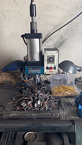 N097696 New Japanese Carbon Brushes Compatible With Dewalt Dwe4011N Dwe4887 Dwe4012 Angle Grinder 6X7.6X16Mm #TOP2