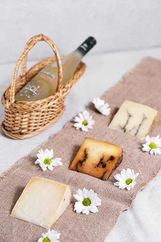 Queso y Beso – Pack Gourmet con 3 Quesos de Oveja (Trufa, Ajo Negro y Curado), Vino Barbadillo VI y Láminas de Pan Crujiente – Ideal para Regalo