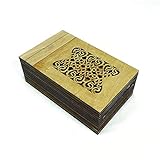 DISEÑO CUIDADO: Las Himitsu Bako, más conocidas bajo el nombre de secret box o cajas secretas japonesas, son objetos artesanales y deslumbrantes hechos en madera. Esta caja secreta cuenta con un mosaico GRABADO en marquetería con motivos geométricos que la hace muy especial.