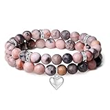 Création Exquise: Ensemble composé de deux bracelets améthyste ornés d'un pendentif cœur argenté et d'intercalaires brillants. Chaque pierre présente des nuances uniques allant du violet clair au violet profond, créant un effet visuel captivant.