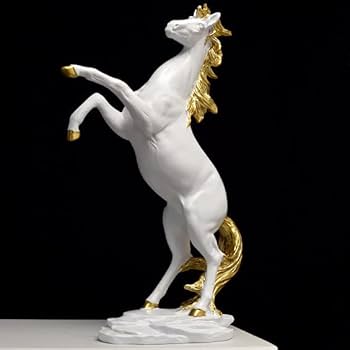 Amazon.co.jp: 成功の意味を持つ金の馬の彫像樹脂の立っている戦いの馬