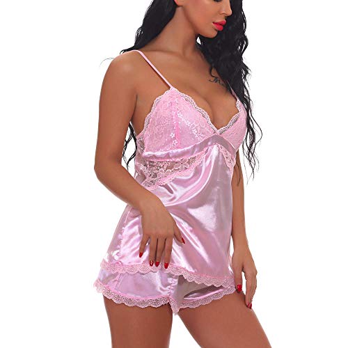 Pyjama soie pour femmes et lingerie jarretière pour moments complices à la maison