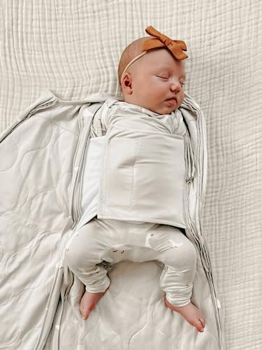 Gunamuna Newborn Baby Swaddle Wrap, Unisex Infant Sleep Sack Duvet With Easy Change Diaper - 0-3 Months, 0.5 Tog, Goose #TOP2