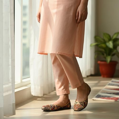 Image of DFR Women Embroidered Mojari Juttis