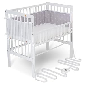 FabiMax Baby Beistellbett für Boxspringbett, TÜV geprüft 2022, inkl. Matratze und Nestchen aus Netzstoff, Buche massiv weiß, Air/weiße Sterne auf grau