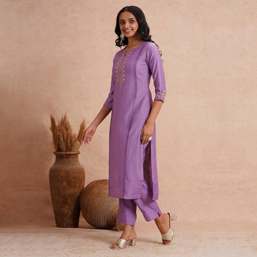 Image of KAMI KUBI Straight fit Kurta in Art Silk Fabric with Shaded Embroidery on The A Zone and Sleeve.