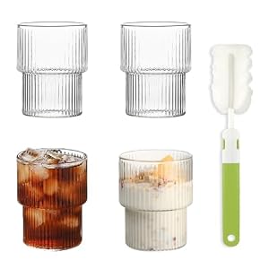 4 Stück Geriffelte Gläser Kaffeegläser Set, 300ML Gerippt Trinkgläser, Klar Eiskaffee Tassen mit Schwammbürste Tasse, Stapelbar Wassergläser für Cocktails Whiskey Tee Soda Kaffee