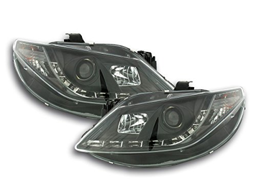 Phares Daylight FK Automotive noirs avec feux de jour intégrés pour optimiser la visibilité