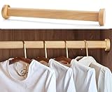 Optimisez l'espace de rangement de votre garde-robe : utilisez efficacement l'espace de votre garde-robe pour offrir un espace de rangement suffisant pour des vêtements, des vestes et des accessoires supplémentaires, en gardant les articles bien organisés et faciles d'accès.