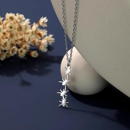 Collier araignée punk une idée cadeau originale pour femme
