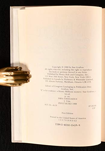 E Is for Evidence 0333474805 Book Cover