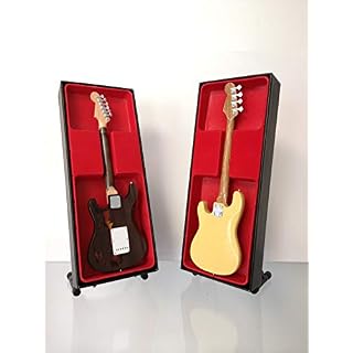Rory Gallagher & Gerry McAvoy Ensemble de guitare miniature - Les Beatles, Paul McCartney, John Lennon, RIngo Starr, George Harrison Rory Gallagher & Gerry McAvoy Ensemble de guitare miniature – Image 2